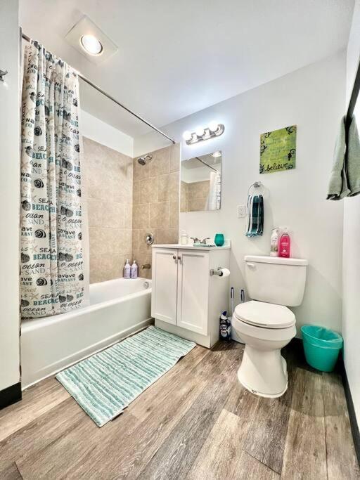 Private Room With Shared Bathroom On The 1St Floor 10 Minutes Walk To University Of Washington Seattle Exterior photo