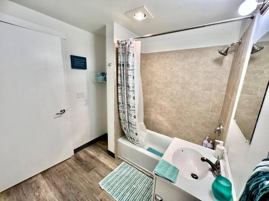 Private Room With Shared Bathroom On The 1St Floor 10 Minutes Walk To University Of Washington Seattle Exterior photo